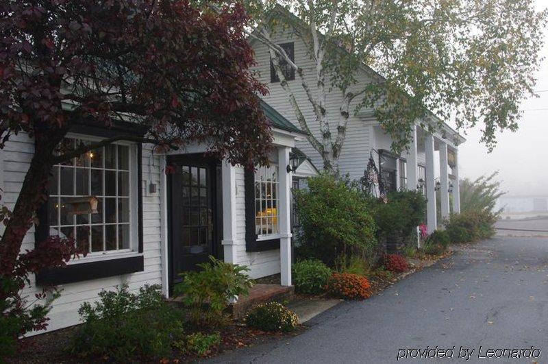 Colonial Motel And Spa Brattleboro Exteriör bild