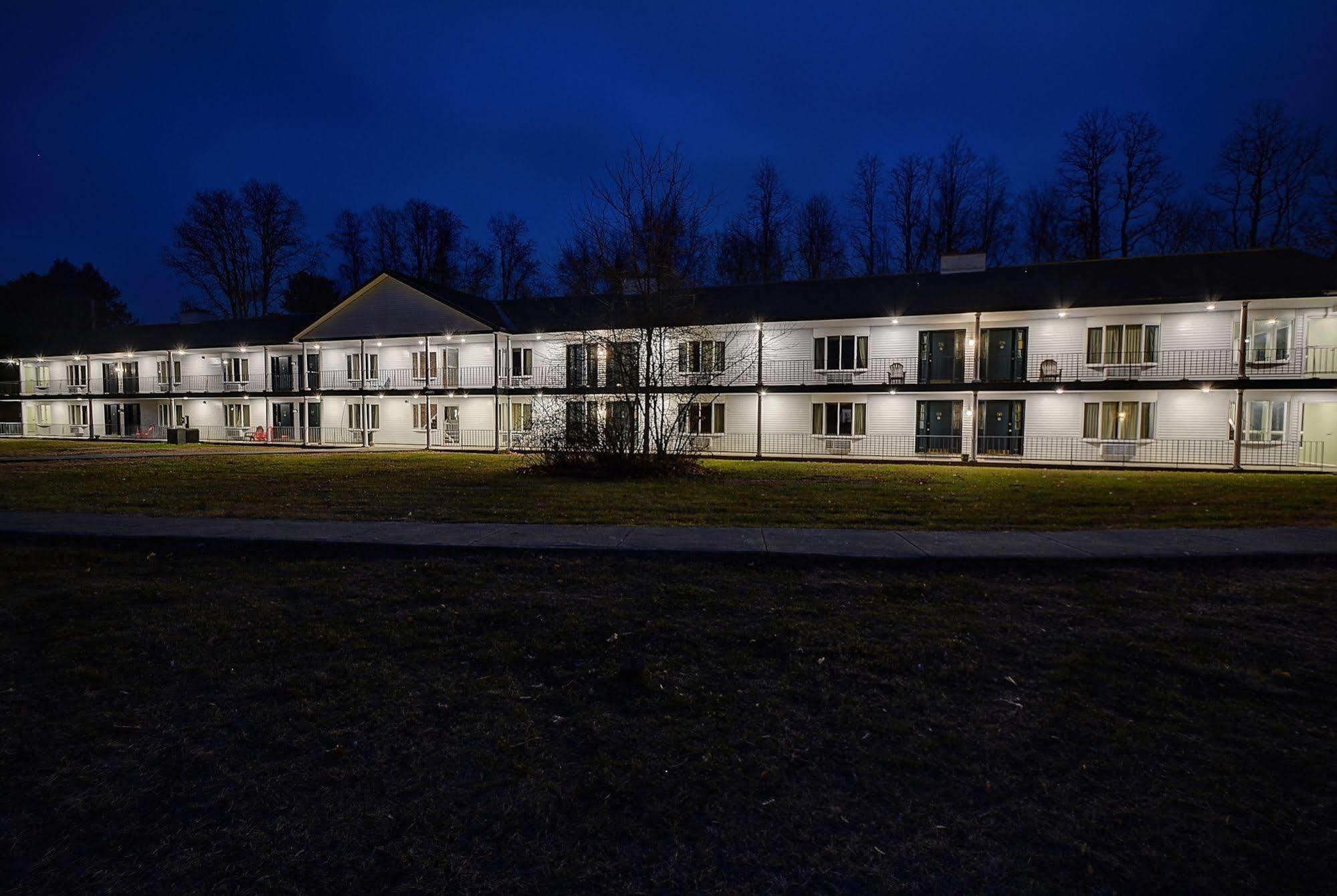 Colonial Motel And Spa Brattleboro Exteriör bild