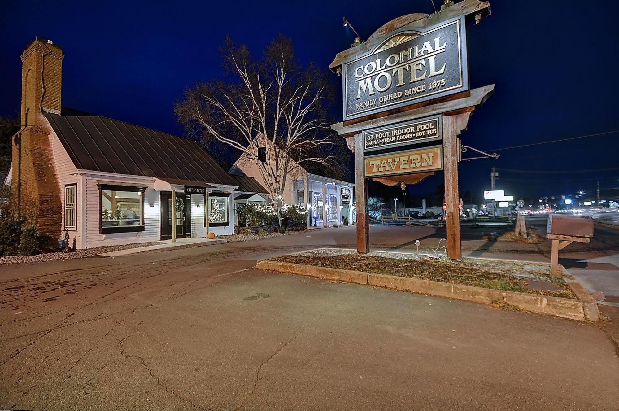 Colonial Motel And Spa Brattleboro Exteriör bild